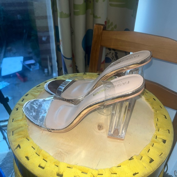 Fashion nova clear heels size 9 ! - Picture 3 of 5